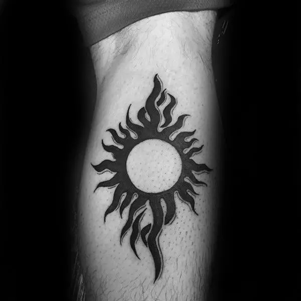 纹身“黑色太阳”：纹身从斯拉夫和凯尔茨的价值，肘部，胸部，肩部，膝盖和男性和女孩的其他地区的草图 14209_14