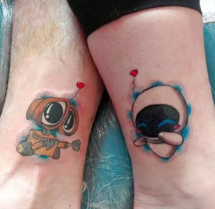 Párované tetování pro svého manžela a manželky (55 fotek): malé tetování pro dva a společné tetování ve formě nápisů, jiné krásné nápady pro páry 14211_41
