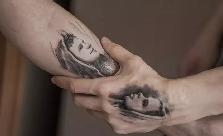 Párované tetování pro svého manžela a manželky (55 fotek): malé tetování pro dva a společné tetování ve formě nápisů, jiné krásné nápady pro páry 14211_55