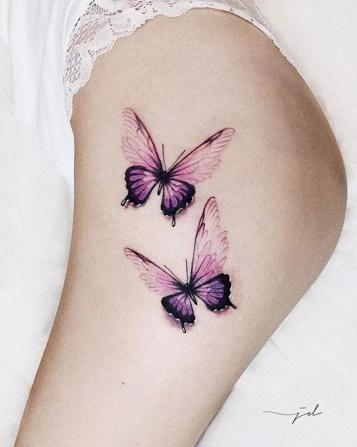 Tattoo met vlinders voor meisjes (56 foto's): de waarde van tatoeages op de hand en op de pols, op de onderrug en op de nek, op het been en op de maag, op de rug en in andere gebieden, schetsen 14214_10