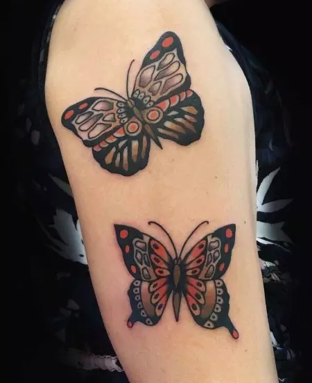 Tetovaža s leptirima za djevojčice (56 fotografija): vrijednost tetovaža na ruci i na zapešću, na donjem dijelu leđa i na vratu, na nozi i na želucu, na leđima i na drugim područjima, skice 14214_25