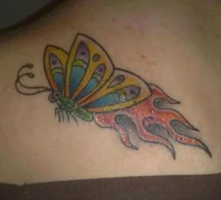 Tattoo ma Butterflies mo teine ​​(56 Ata): O le taua o tattoos i luga o le lima ma luga o le tapulima, i le vae o le ua, i luga o le vae 14214_35