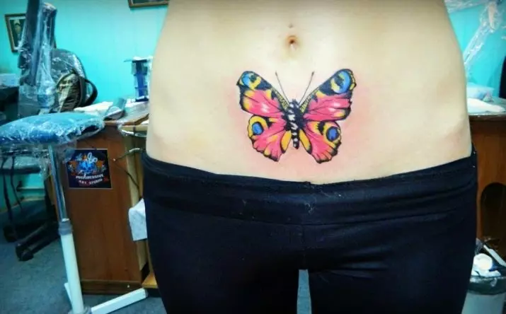 Тетоважа со пеперутки за девојки (56 фотографии): вредноста на тетоважите на раката и на рачниот зглоб, на долниот дел на грбот и на вратот, на ногата и на стомакот, на грб и во други области, скици 14214_39