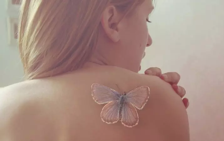Tetovaža s leptirima za djevojčice (56 fotografija): vrijednost tetovaža na ruci i na zapešću, na donjem dijelu leđa i na vratu, na nozi i na želucu, na leđima i na drugim područjima, skice 14214_4