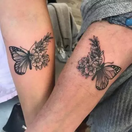 Tattoo med sommerfugler for jenter (56 bilder): Verdien av tatoveringer på hånden og på håndleddet, på nedre rygg og på nakken, på benet og på magen, på baksiden og på andre områder, skisser skisser 14214_50