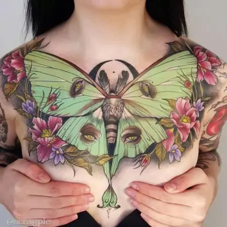 Тетоважа со пеперутки за девојки (56 фотографии): вредноста на тетоважите на раката и на рачниот зглоб, на долниот дел на грбот и на вратот, на ногата и на стомакот, на грб и во други области, скици 14214_51