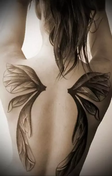 Tattoo z metulji za dekleta (56 fotografij): vrednost tetovaže na roki in na zapestju, na spodnjem delu hrbta in na vratu, na nogi in na želodcu, na hrbtu in na drugih območjih, skice 14214_53