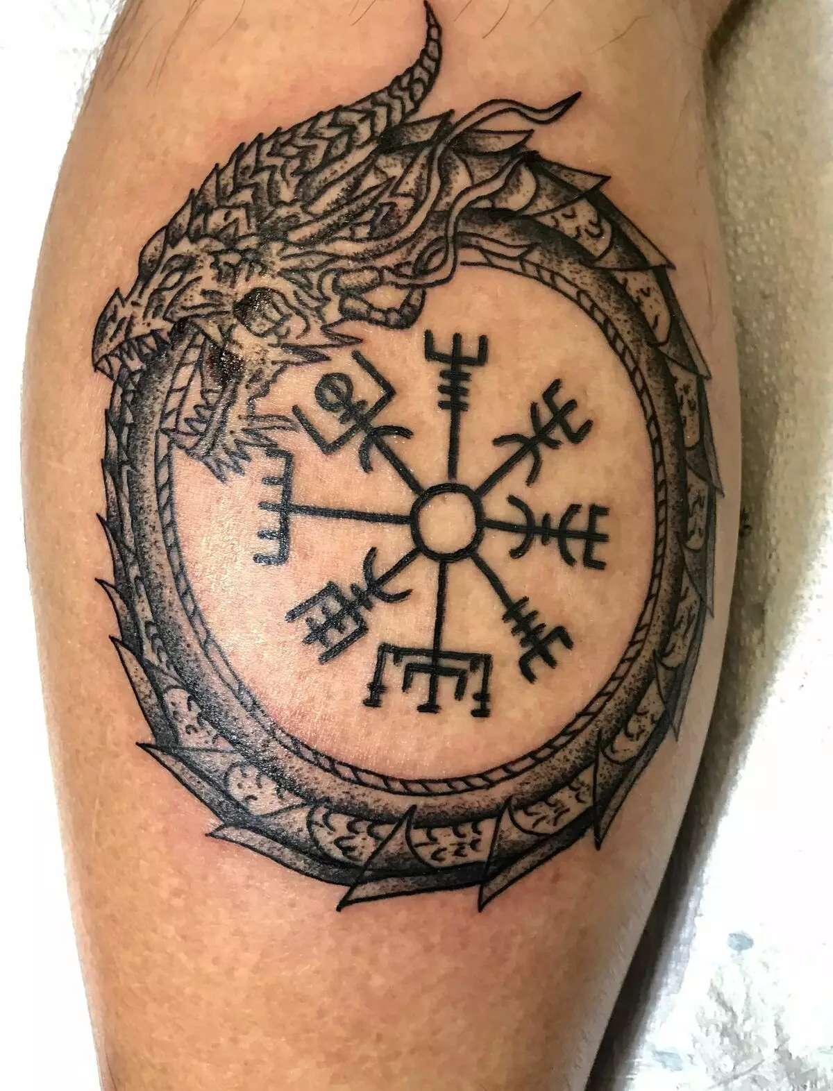 «Веггизир» татуировкасы: Викинг, Скандинавия және славян, ерлер мен әйелдер үшін, артқы, иық және басқа аймақтардағы татуировкалардың эскиздерінің мәні 14225_2