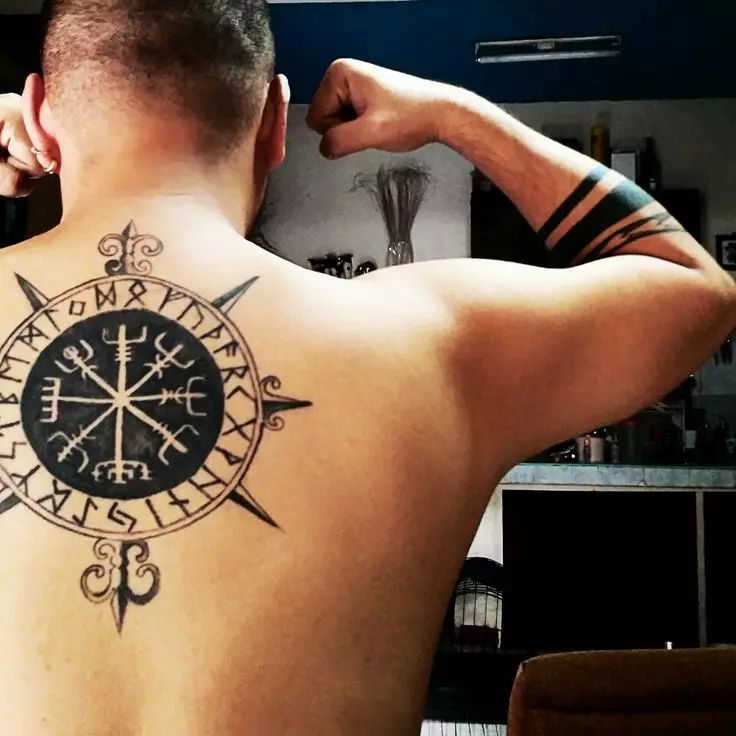 «Веггизир» татуировкасы: Викинг, Скандинавия және славян, ерлер мен әйелдер үшін, артқы, иық және басқа аймақтардағы татуировкалардың эскиздерінің мәні 14225_25