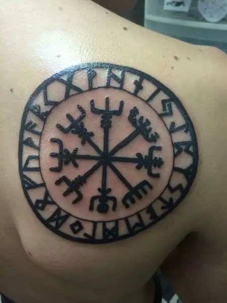 «Веггизир» татуировкасы: Викинг, Скандинавия және славян, ерлер мен әйелдер үшін, артқы, иық және басқа аймақтардағы татуировкалардың эскиздерінің мәні 14225_27