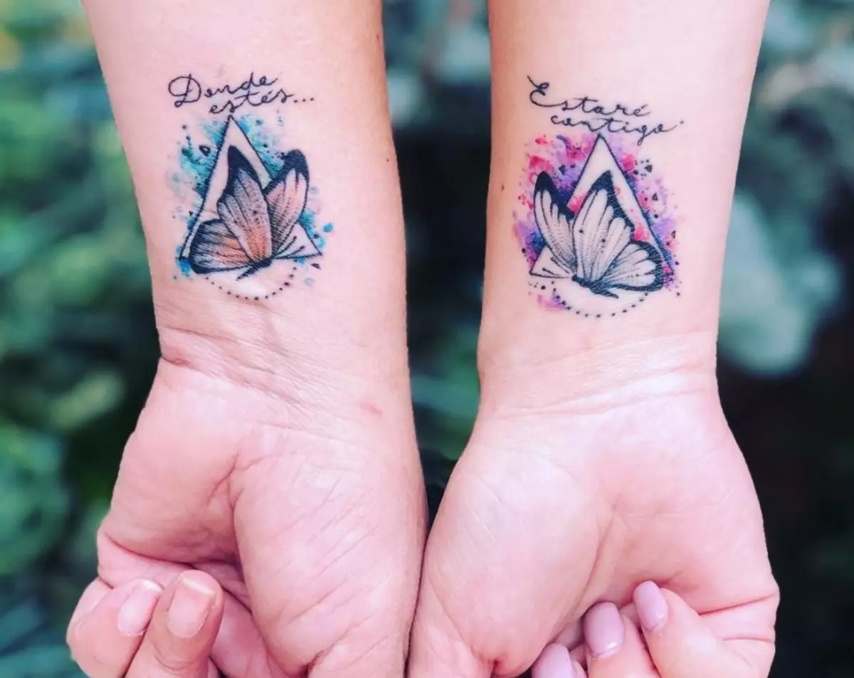 Seznana tattoo za mamo in hčerko: skice majhnih tetovaže s pomenom, tattoo za mamo v čast hčerke, lepi primeri skupnih tetovaž 14233_2