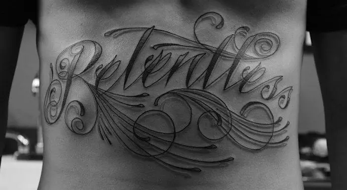 Тетоважа Буквите: Скици на цртежи и стил карактеристики. Примена на фонтови и броеви во форма на тетоважа на вратот, на прсти на четката, рака и градите, други зони на мажите и жените 14234_23