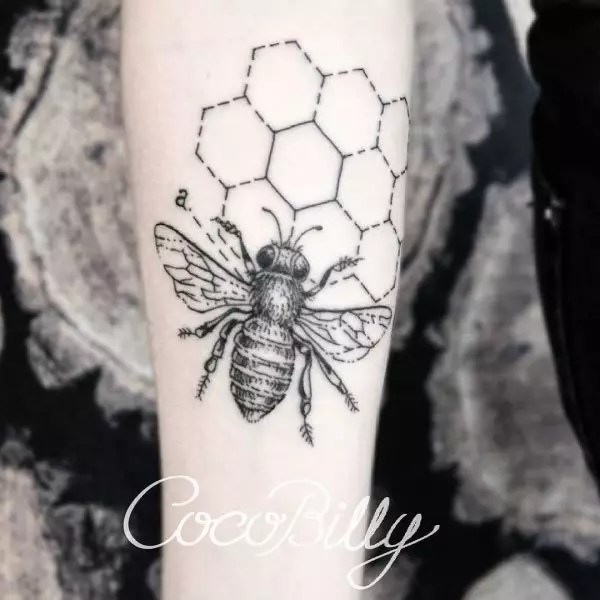 Tattoo «Bee». Իմ իմաստն ու էսքիզներ տղամարդկանց համար, փոքրիկ դաջվածքի մեղու աղջիկների եւ պարանոցի վրա, մեղվաբուծական դաջվածքներ ծաղկի եւ այլ գեղեցիկ օրինակների համար 14240_9