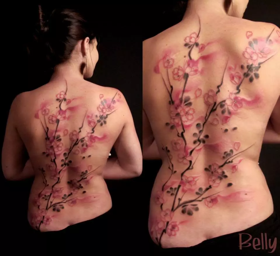 女孩的纹身“樱花”：女性樱花分公司的价值。纹身在手上和锁骨，大腿和后面，在其他领域，草图 14242_23