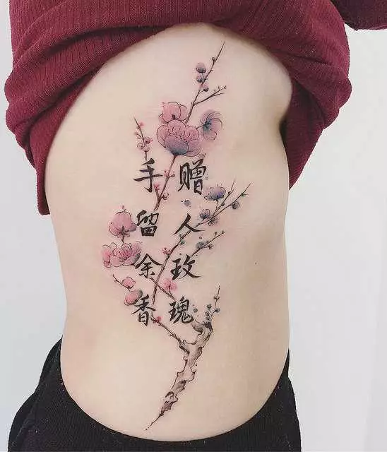 女孩的纹身“樱花”：女性樱花分公司的价值。纹身在手上和锁骨，大腿和后面，在其他领域，草图 14242_24