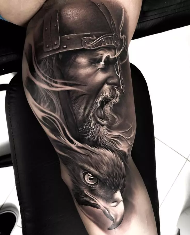 Tattoo Vikings (55 Fotoen): Viking Tattooen Wäert. Tattoo op d'Schëller, Ärmelen op Hänn fir Männer an Tattoo op der Ënneraarm, op der Récksäiten 14249_28