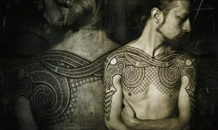 Tattoo Vikings (55 Fotoen): Viking Tattooen Wäert. Tattoo op d'Schëller, Ärmelen op Hänn fir Männer an Tattoo op der Ënneraarm, op der Récksäiten 14249_51