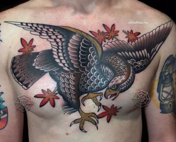 Τατουάζ με γεράκι: σκίτσα και αξία τατουάζ, τατουάζ στον ώμο και στο χέρι, στην πλάτη και στο στήθος, στο λαιμό και σε άλλες περιοχές ανδρών και κοριτσιών 14252_9