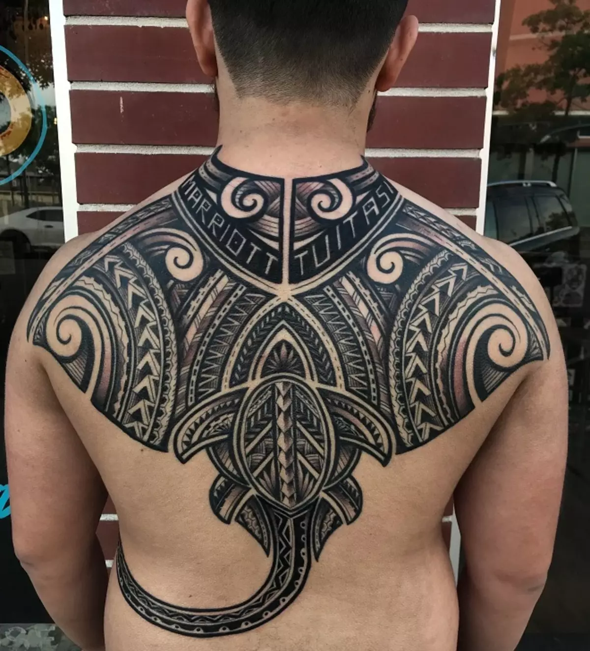 Maori tetovaža (36 fotografija): Muška tetovaže na ruku i njihovo značenje, skice, ženska tetovaža u stilu plemena, pregled simbola 14254_14
