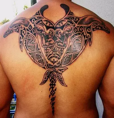 Maori tetovaža (36 fotografija): Muška tetovaže na ruku i njihovo značenje, skice, ženska tetovaža u stilu plemena, pregled simbola 14254_16