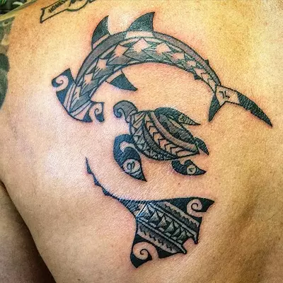 Татуировка на маори (36 снимки): мъжки татуировки на ръка и тяхното значение, скици, женски татуировка в стила на племето, преглед на символи 14254_18