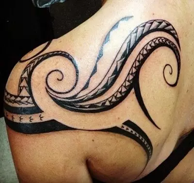 Maori tetovaža (36 fotografija): Muška tetovaže na ruku i njihovo značenje, skice, ženska tetovaža u stilu plemena, pregled simbola 14254_25