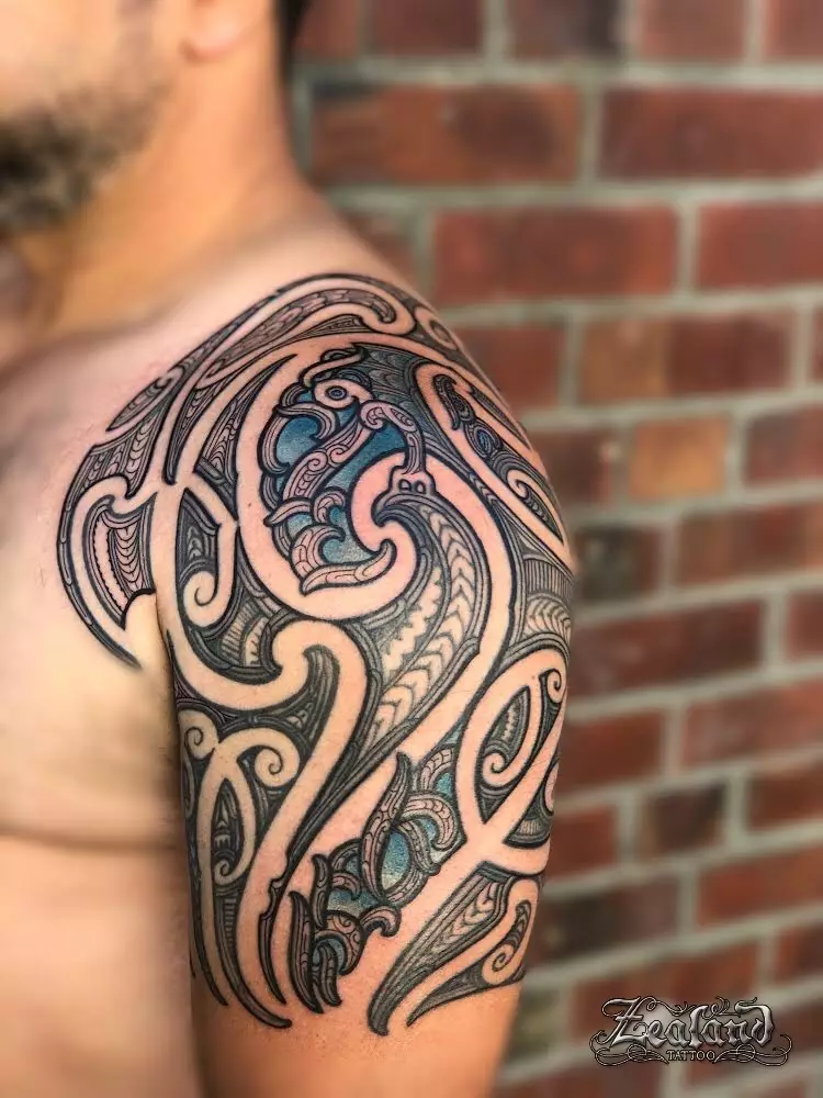 Maori tatovering (36 billeder): mænds tatoveringer på hånden og deres betydning, skitser, kvinders tatovering i stammen af ​​stammen, symbolvurdering 14254_28