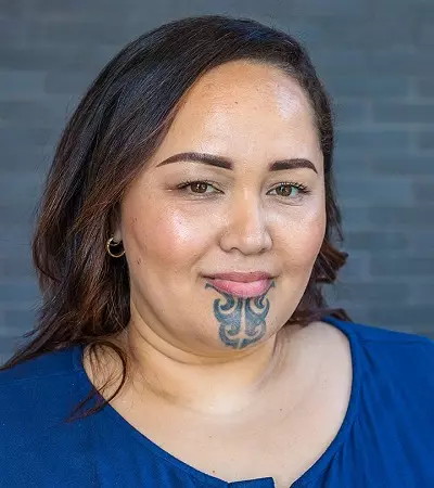 Maori Tattoo（36枚の写真）：手の中の入れ墨とその意味、スケッチ、族のスタイルの女性の入れ墨、シンボルレビュー 14254_8