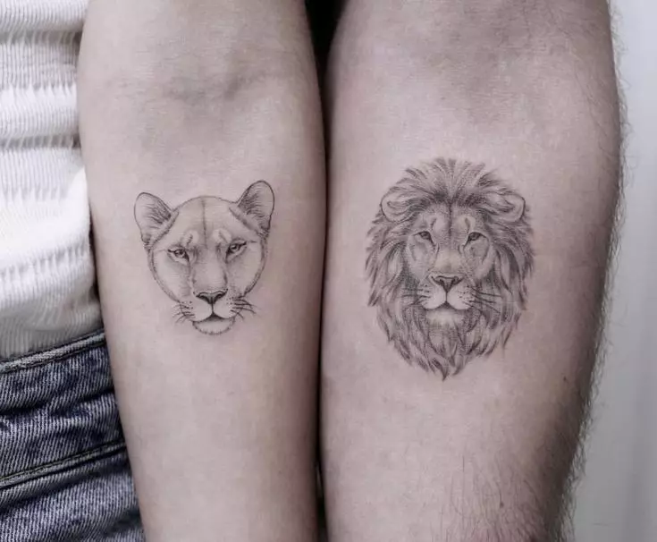 Pārī tetovējums mīļotājiem (67 fotogrāfijas): idejas kopīgu maz tetovējumiem par puisis un meitenes, to nozīme, skices un uzraksti 14256_13