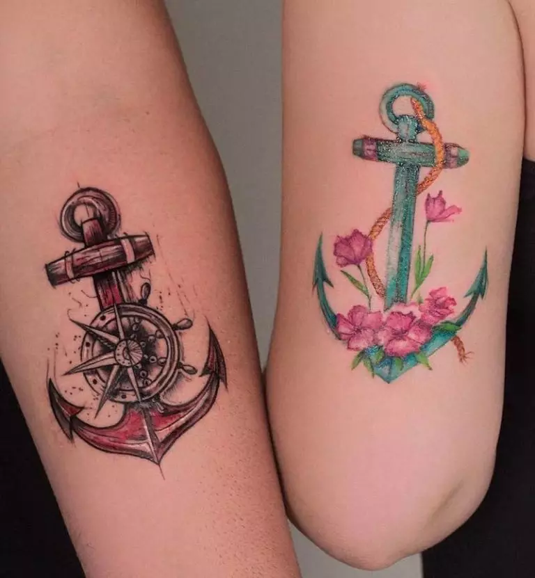 Упарени тетоважа за љубавнике (67 фотографија): Идеје заједничких малих тетоважа за момка и девојчице, њихово значење, скице и натписи 14256_41