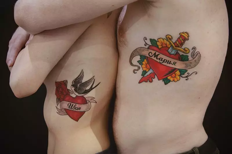 Упарени тетоважа за љубавнике (67 фотографија): Идеје заједничких малих тетоважа за момка и девојчице, њихово значење, скице и натписи 14256_57