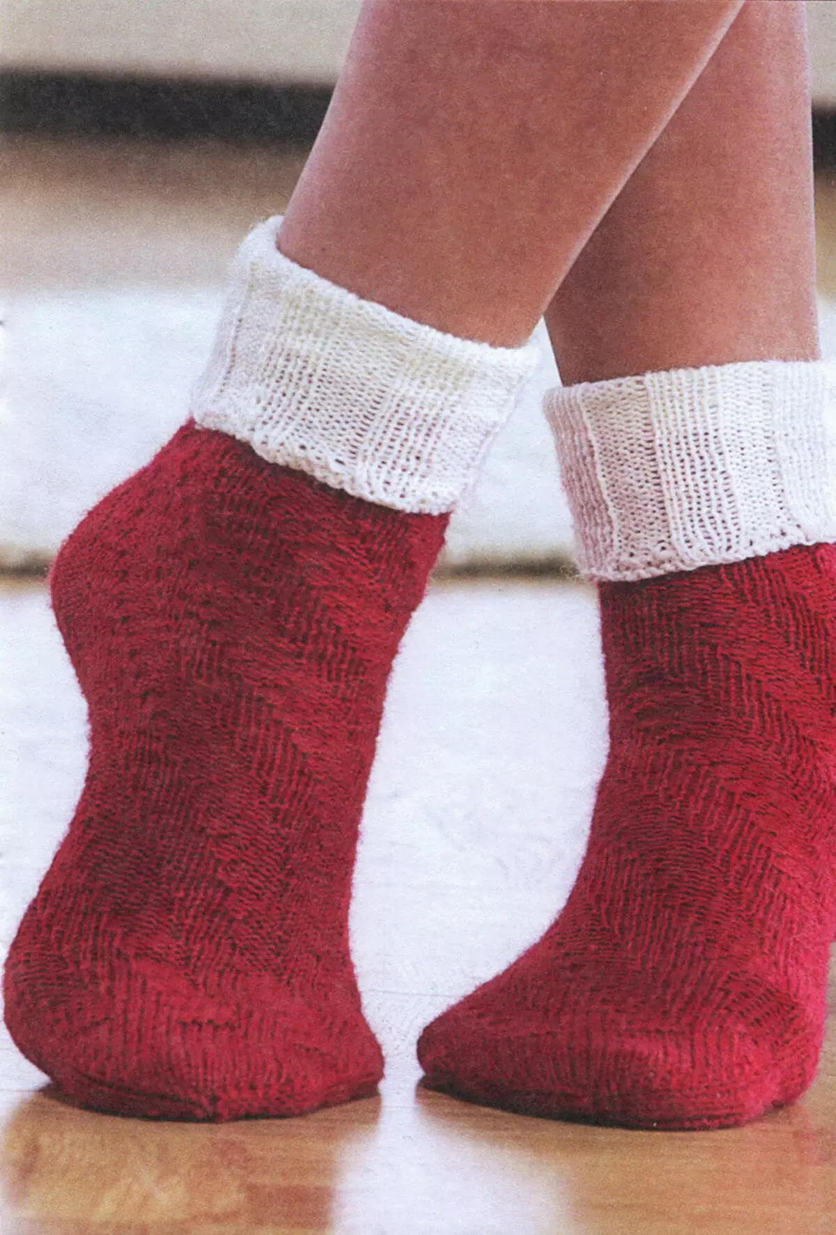 Носочки просто. Носки спицами. Вязаные носочки. Носки спицами красивые. Вязаные носки женские.