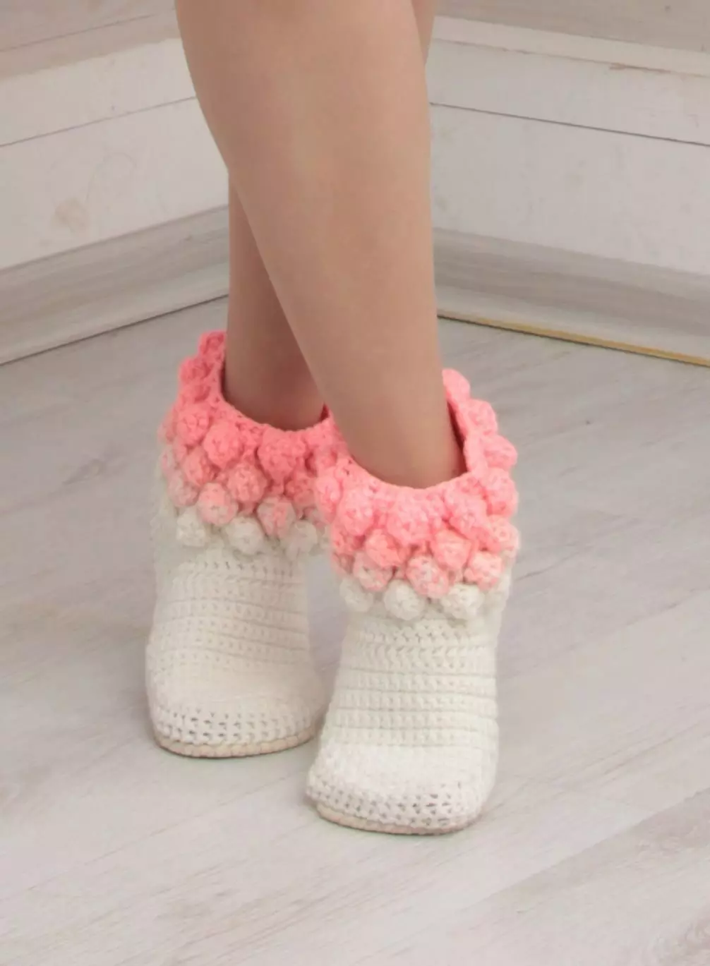 Knitted slipper (72 photos): Models kune vana nevakadzi pane yega, yakanaka uye yakapfava, sneakers, maJapan, kubva kumawere 14259_33