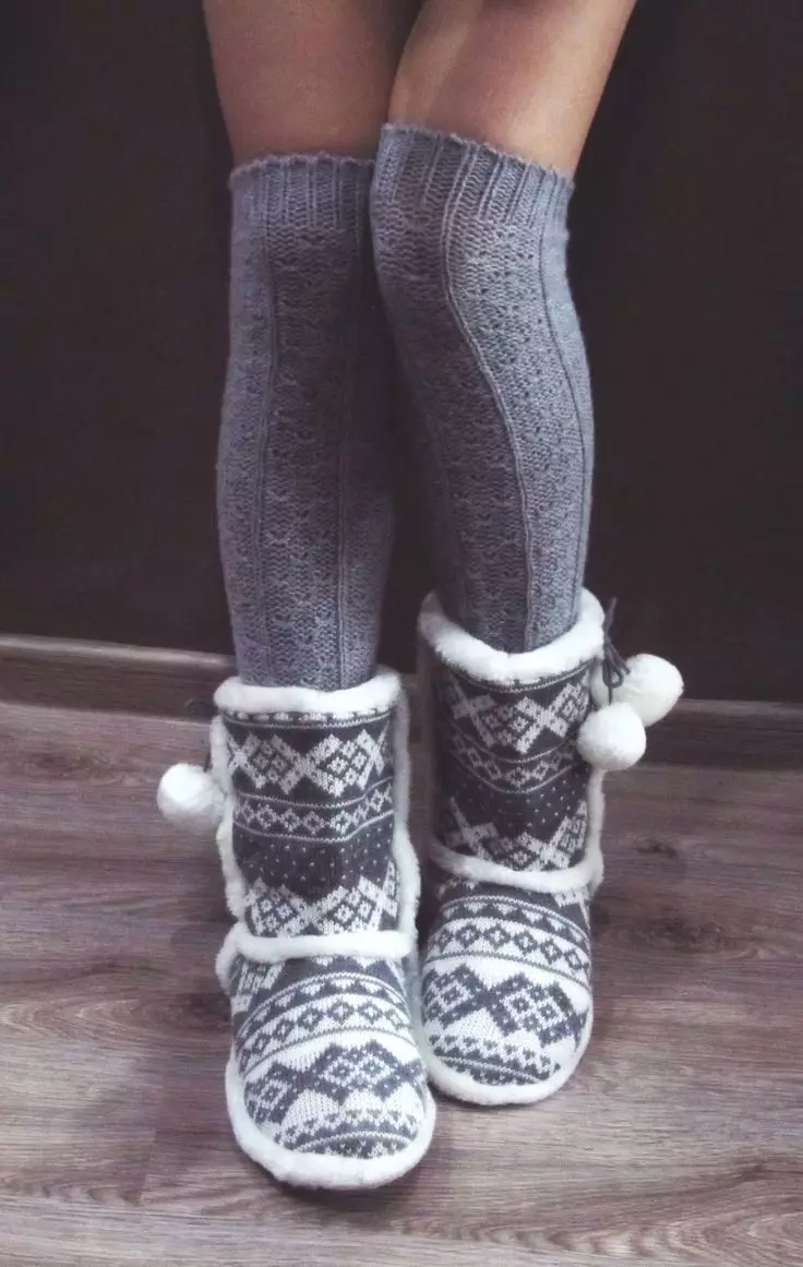 Knitted Slippers (72 sary): modely ho an'ny ankizy sy ny vehivavy amin'ny slippers tokana sy tsotra ary sneakers, japoney, avy amin'ny kianja 14259_47