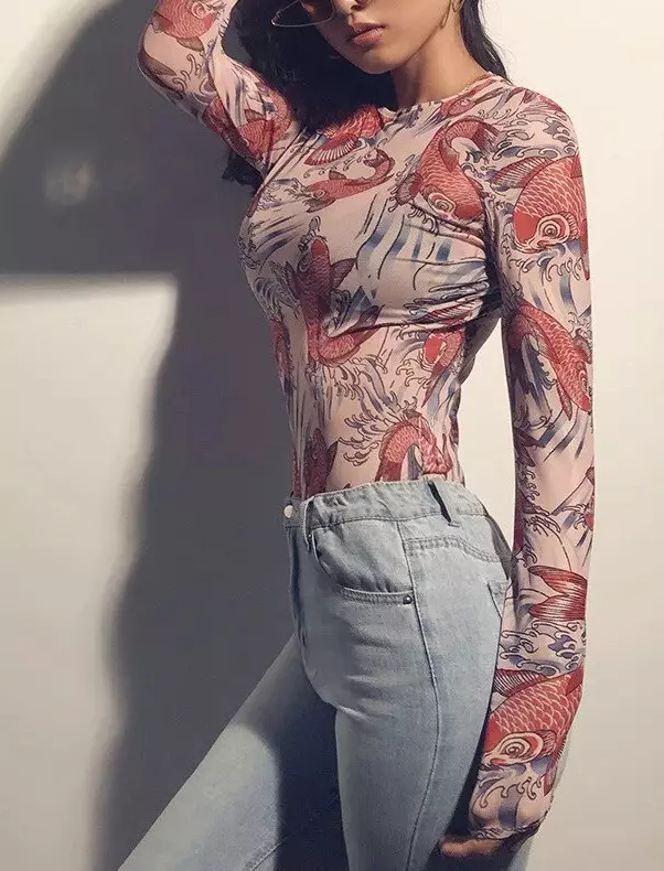 Kropp med tatoveringer: Oversikt over kvinnelig bodysuit med tegninger i form av tatovering, svart og andre modeller 14266_10