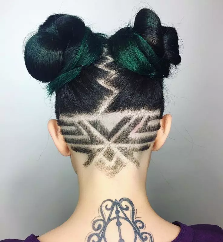 Hiusten tatuointi (87 kuvaa): ideoita pojille, tytöille ja miehille. Lightning hiukset ja web, muut vaihtoehdot lapsille ja aikuisille hiustenleikkuja 14270_10