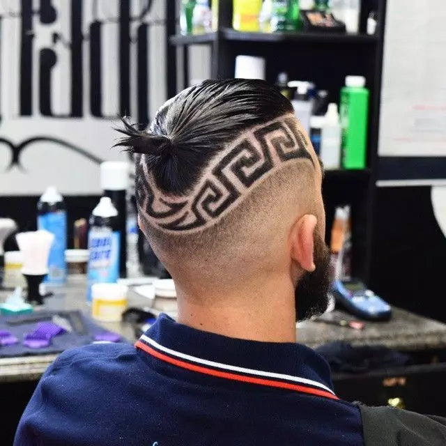 Rambut Tattoo (87 foto): Gagasan untuk anak laki-laki, perempuan dan laki-laki. Petir pada rambut dan web, pilihan lain untuk anak-anak dan potongan rambut dewasa 14270_35