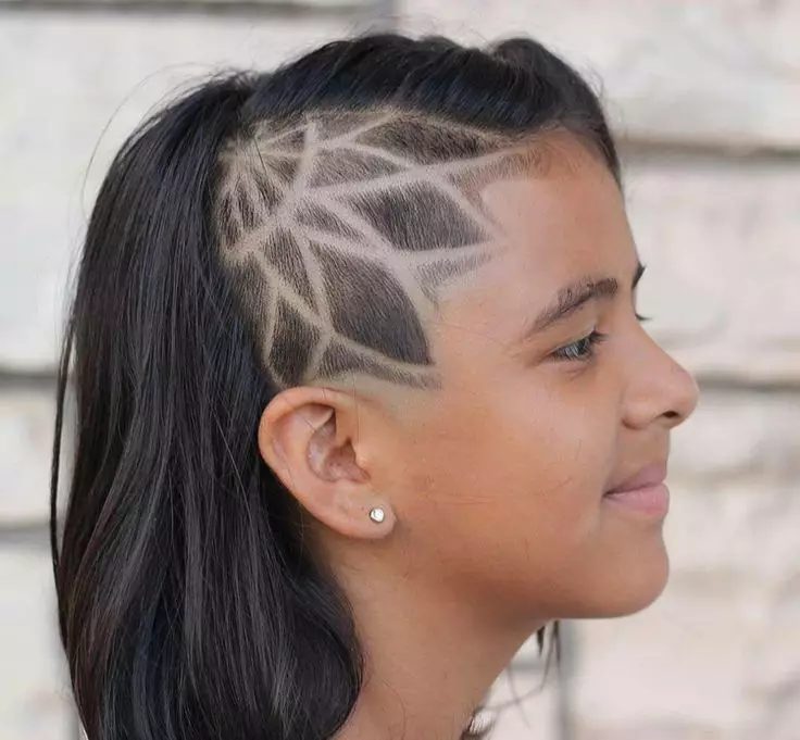 Τατουάζ μαλλιών (87 φωτογραφίες): Ιδέες για αγόρια, κορίτσια και άνδρες. Lightning on hair and web, άλλες επιλογές για παιδιά και ενήλικες περικοπές 14270_39