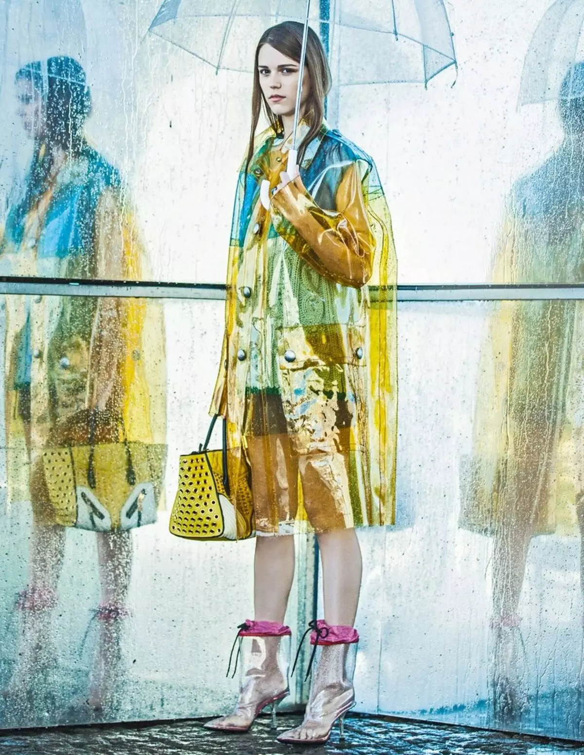 Beautiful raincoat (92 awọn fọto): lẹwa raincoats fun obirin, raincoats