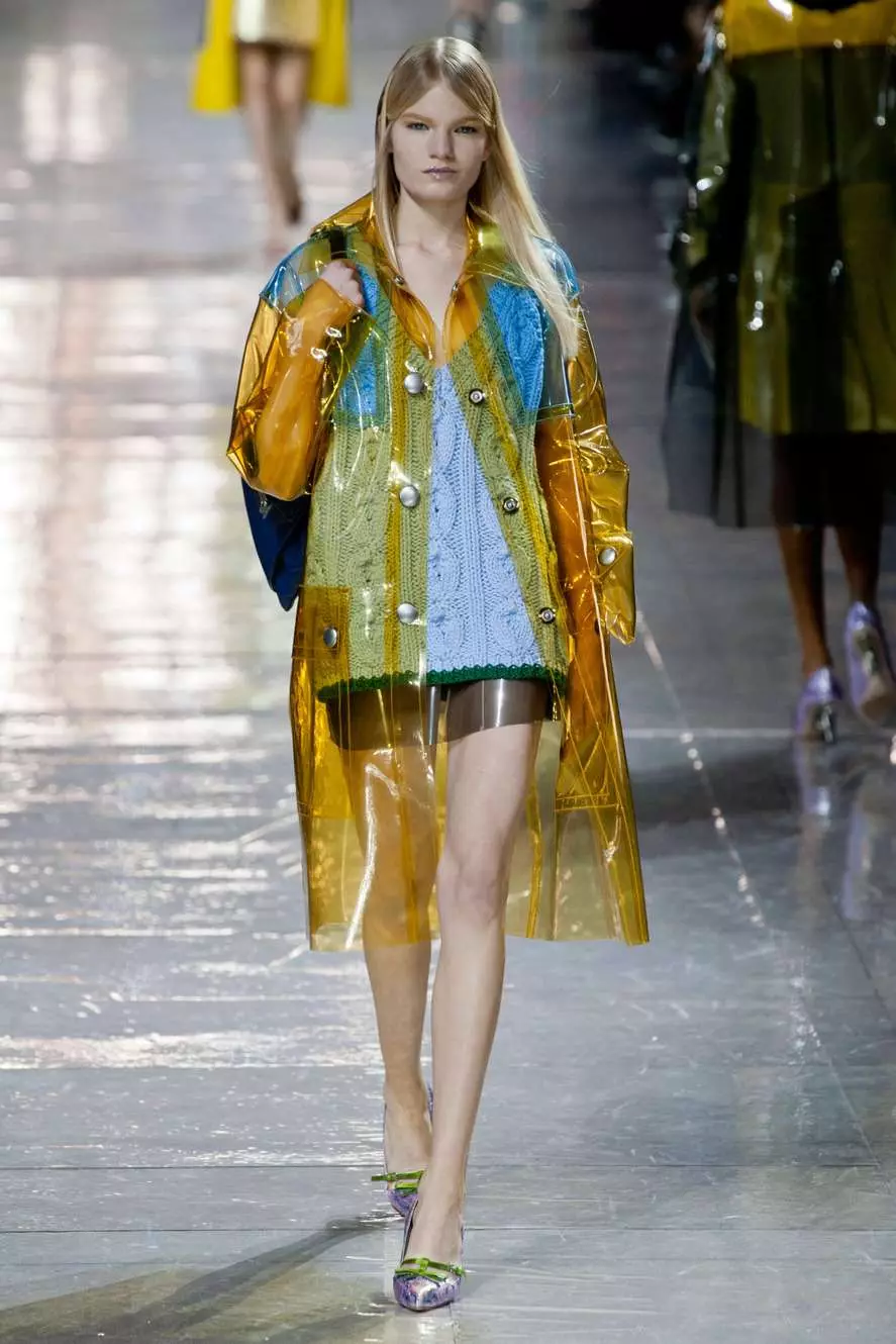 美麗的raincoat（92張照片）：女性的美麗雨衣，雨衣 14301_60