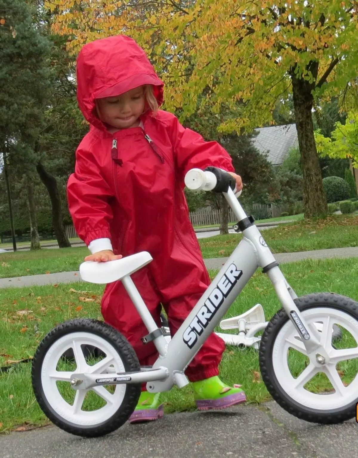 Kombinezon przeciwdeszczowy (51 zdjęć): Moto deszczowy, letni kombinezon gwarancyjny, dorosły, dla dziecka, dla dziecka 14302_18