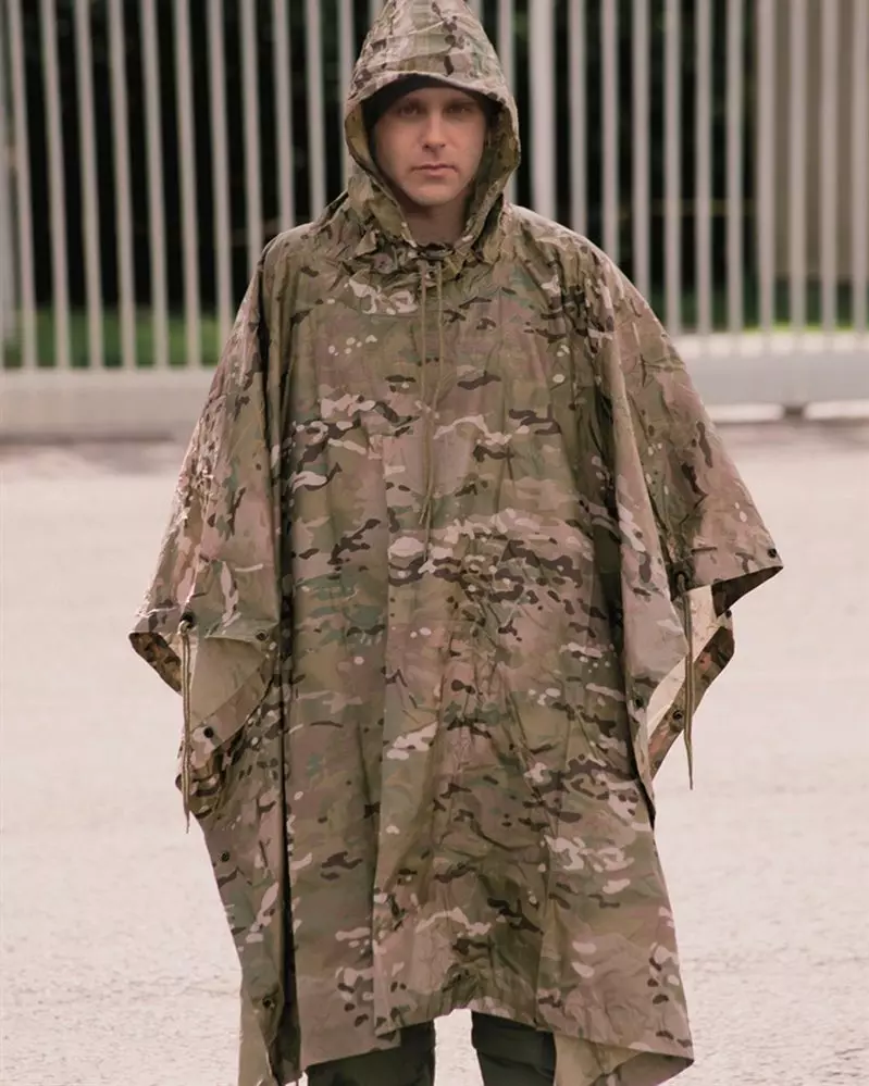Ponĉo Raincoat (30 fotoj): Cloak Cape Poncho Moisture Protection, de mantelo kiu estas 14313_13