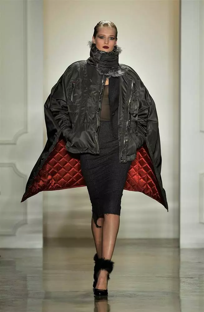 poncho raincoat (30 photos): Cloak Cape ໄຕປ້ອງກັນຄວາມຊື້ນຈາກ cloak ວ່າເປັນ 14313_4