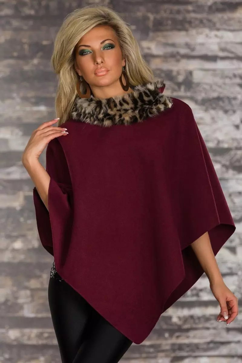 Poncho með skinn (43 myndir): Með skinnskerri, úr klútar, úr Cashmere, leðri, kvenkyns poncho með skinn kraga 14319_21