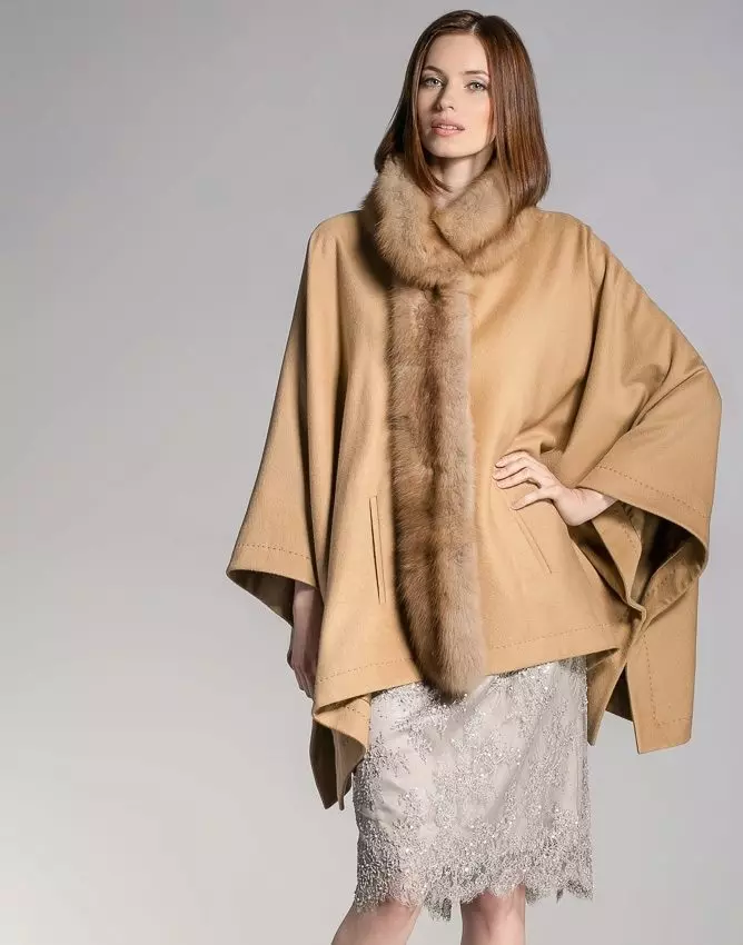 Poncho með skinn (43 myndir): Með skinnskerri, úr klútar, úr Cashmere, leðri, kvenkyns poncho með skinn kraga 14319_29