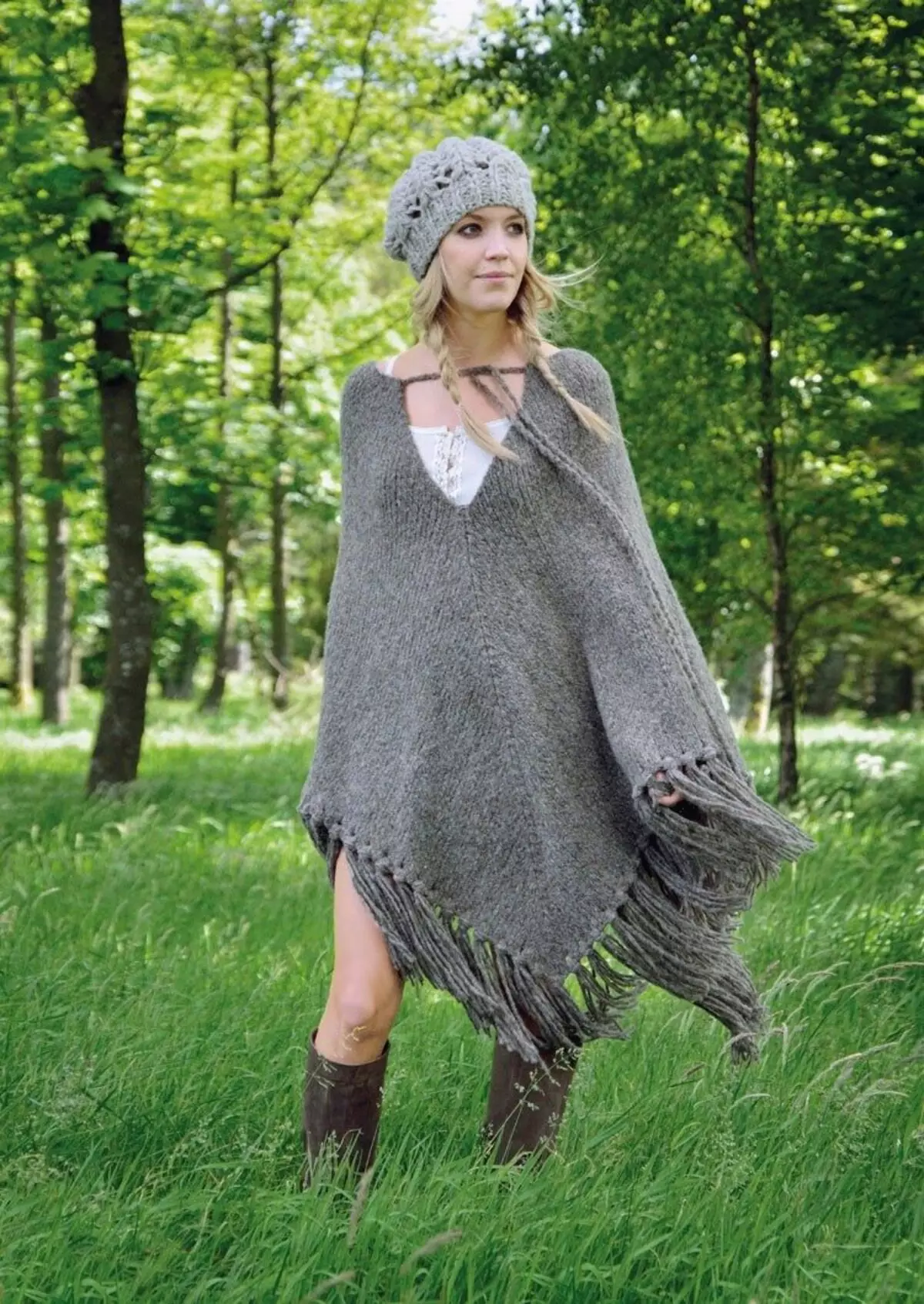 Dak li jilbsu Poncho 2021 (71 Ritratti): Kif tilbes Poncho Cape, li biha tilbes poncho fl-2021 14320_45