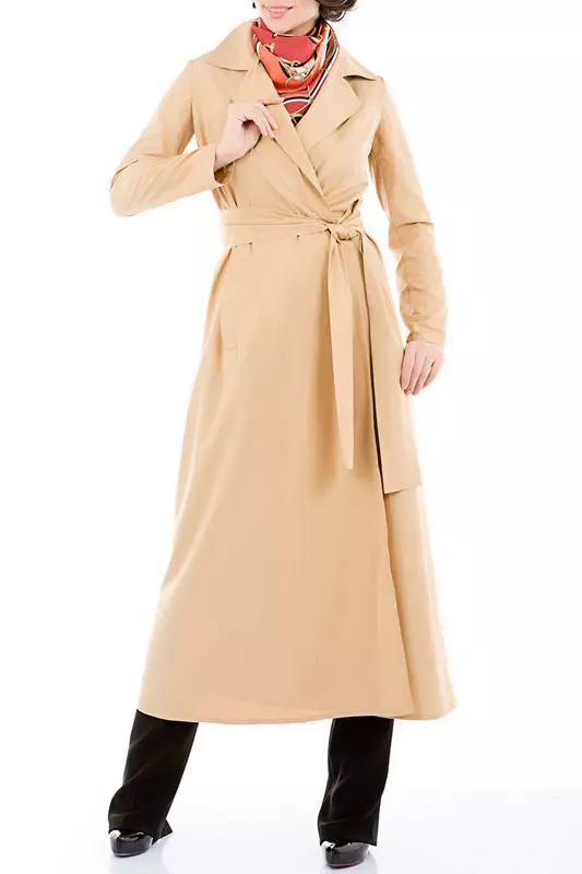 Beige Cloak (103 photos): with which and with what shoe wearing a beige cloak, from Barberry, to the knee, classic, cloak-trenchy, zara, long 14326_56