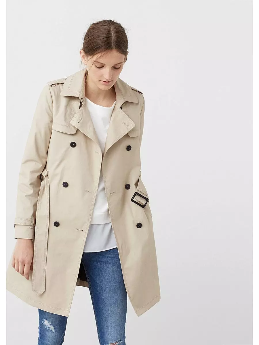 Beige Cloak (103 photos): with which and with what shoe wearing a beige cloak, from Barberry, to the knee, classic, cloak-trenchy, zara, long 14326_74