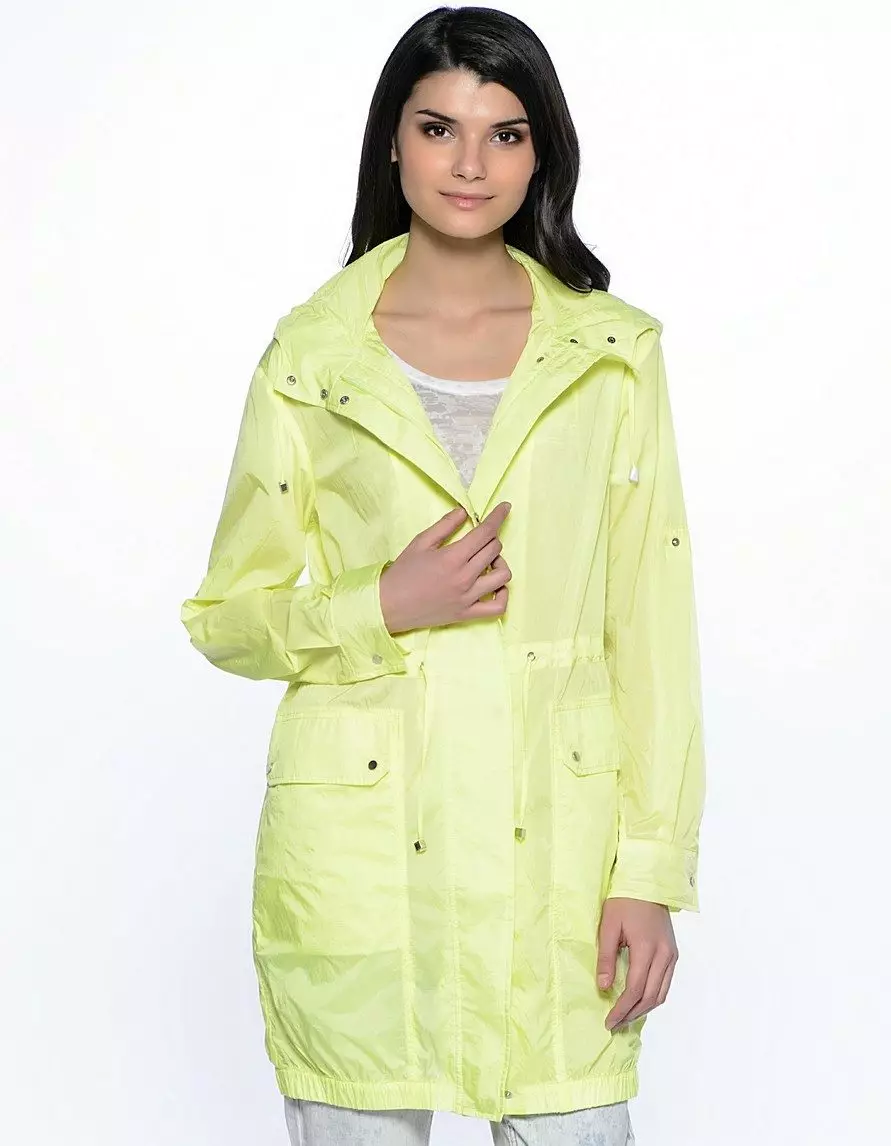 Hooded raincoat (91 photos): rubberized, alkyabbar, mai hana ruwa, kamar yadda shi ne ake kira mai hooding raincoat, alkyabbar 14331_62