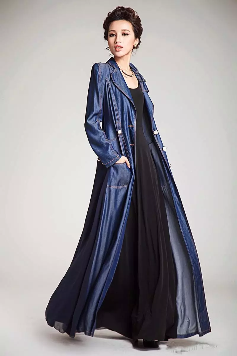 Denim Cloak (63 foto's): Wat te dragen een vrouwelijke mantel van denim, lang, voor zwangere vrouwen 14336_31